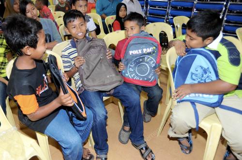 KD05_31122013_BANTUAN_SEKOLAH