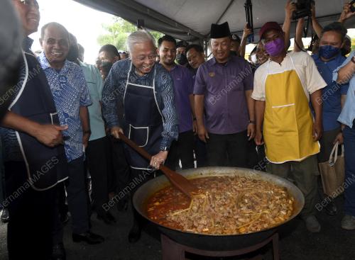 DATUK SERI ISMAIL SABRI YAAKOB