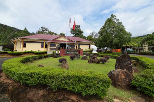 AL AMINUL KARIM SULTAN SALLEHUDDIN SULTAN BADLISHAH