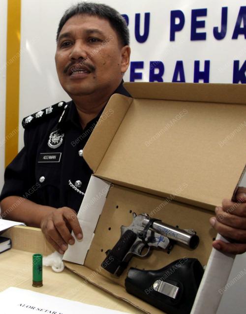 KD06_04072013_POLIS_PISTOL