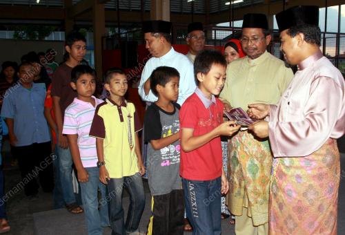 KD06_04082012_JAMIL_BANTUAN