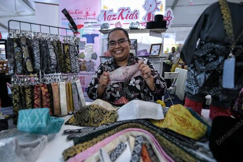 USAHAWAN JELAJAH AKM