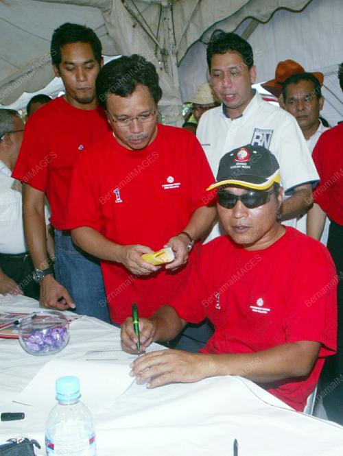 MOHD SHAFIE APDAL