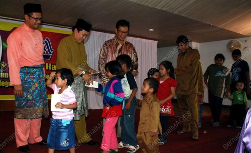 DATUK AHMAD MASLAN