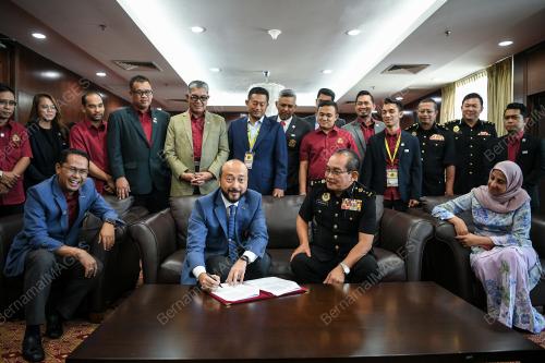 DATUK SERI MUKHRIZ TUN MAHATHIR