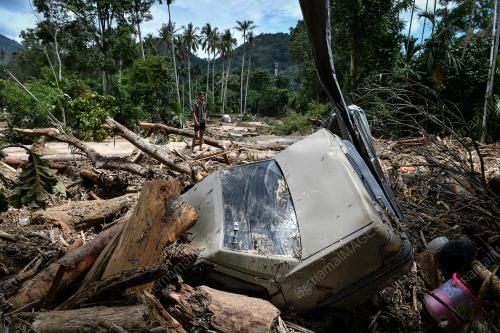 KERETA DILANDA BANJIR_BALING