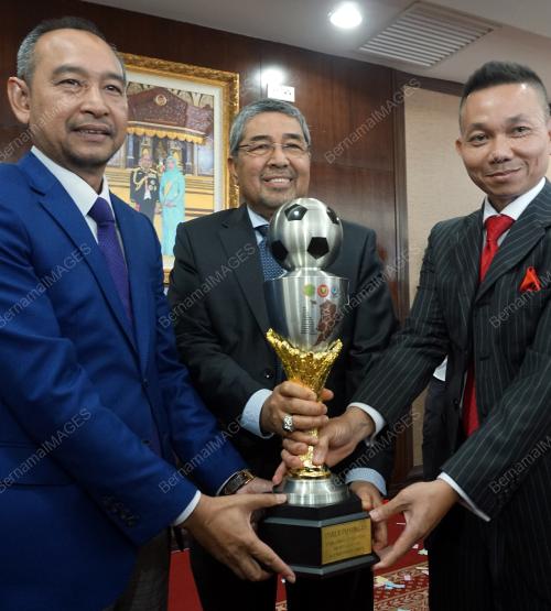 KD06_07112017_PIALA