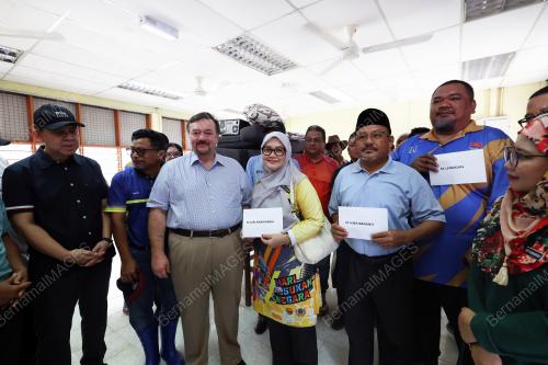 DATUK SERI AMIR HAMZAH AZIZAN