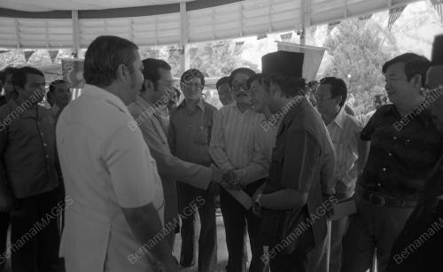 PRESIDEN UMNO BERKEMPEN