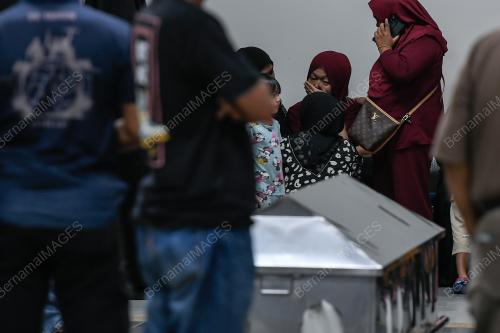 ANGGOTA POLIS MAUT