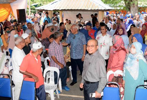 DATUK SERI MAHDZIR KHALID