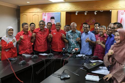 DATUK SERI MAHDZIR KHALID
