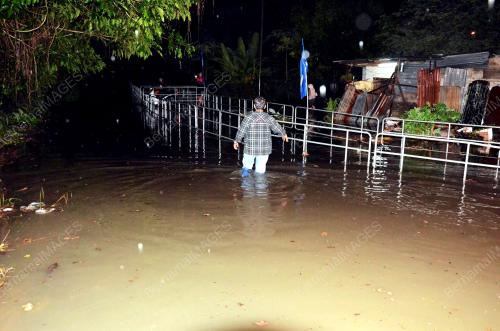 KD06_09062013_BANJIR_KILAT