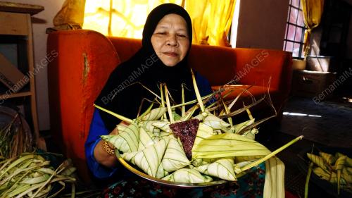 KETUPAT PULUT HITAM PAYA PALAS