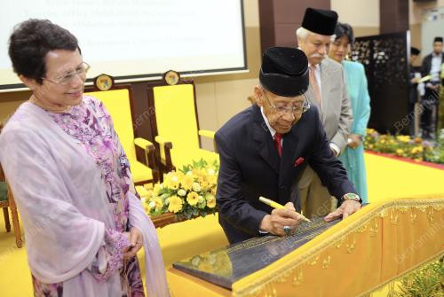 KD06_10082013_AGONG0