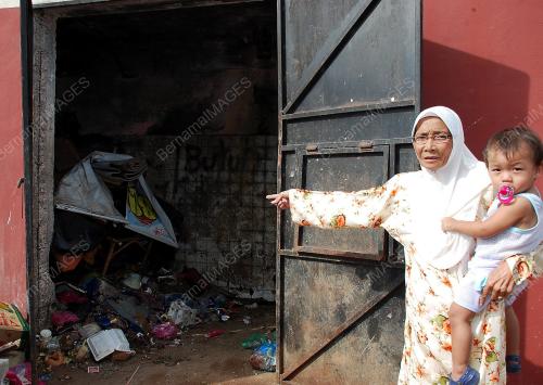 KD06_11012011_FLAT_SAMPAH