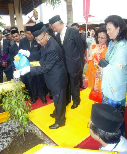 SULTAN ABDUL HALIM MU'ADZAM SHAH