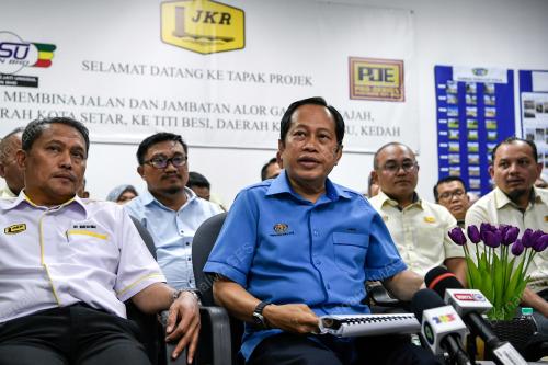 DATUK SERI AHMAD MASLAN