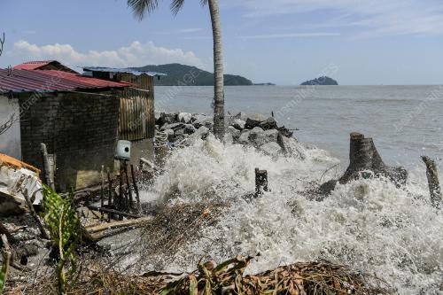HAKISAN PANTAI TANJUNG DAWAI