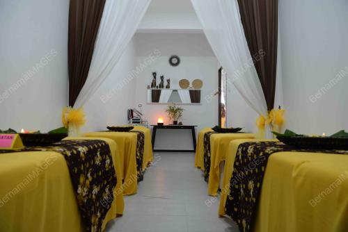 KEUSAHAWAN WANITA , LESTARY BEAUTY & SPA