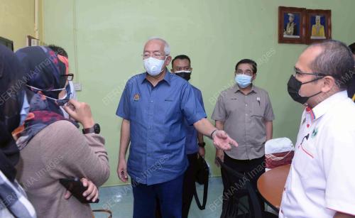 DATUK SERI MAHDZIR KHALID