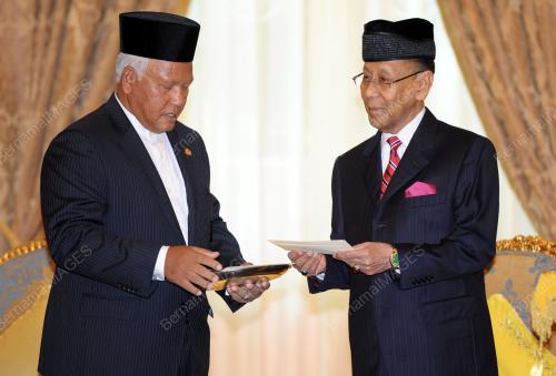KD06_18112013_AGONG