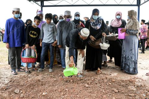 ALLAHYARHAM DATUK NAMAT ABDULLAH