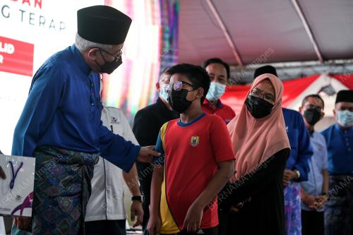 DATUK SERI MAHDZIR KHALID