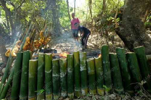 LAK LAY (HAMBAT IKAN DALAM SUNGAI)