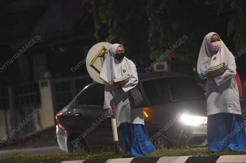 SESI PERSEKOLAHAN DI BUKA