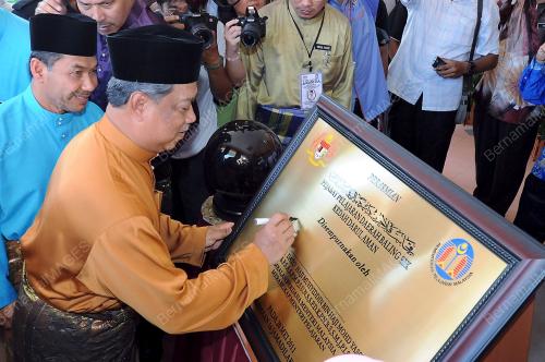 TAN SRI MUHYIDDIN MOHD YASSIN