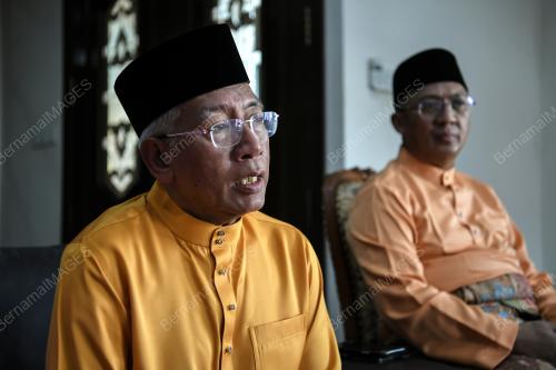DATUK SERI MAHDZIR KHALID