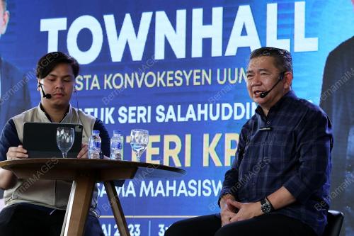 DATUK SERI SALAHUDDIN AYUB