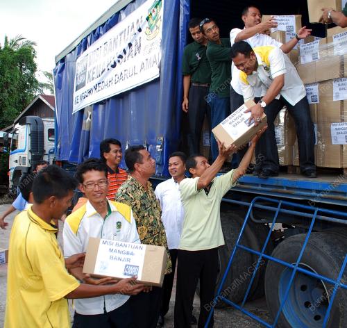 BELIA 4B JOHOR SUMBANG PERALATAN SEKOLAH
