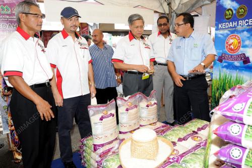 DATUK SERI MUSTAPA MOHAMED