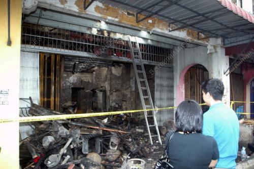 KEDAI EMAS TERBAKAR