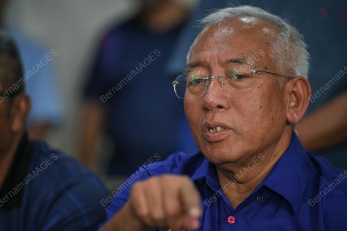 DATUK SERI MAHDZIR KHALID