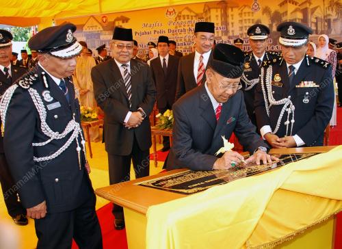 SULTAN ABDUL HALIM MU'ADZAM SHAH