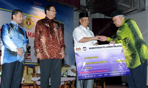 TAN SRI MUHYIDDIN YASSIN