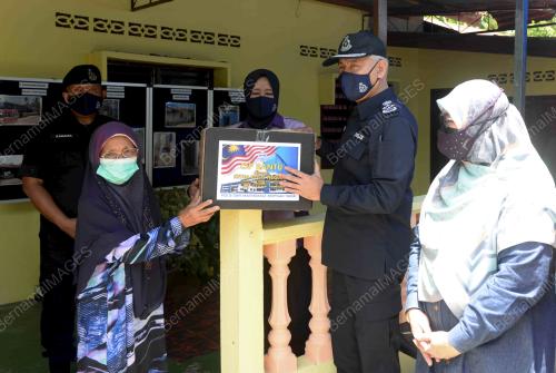 DATUK SERI ACRYL SANI ABDULLAH