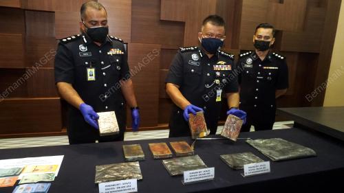 POLIS RAMPAS DADAH HEROIN BASE