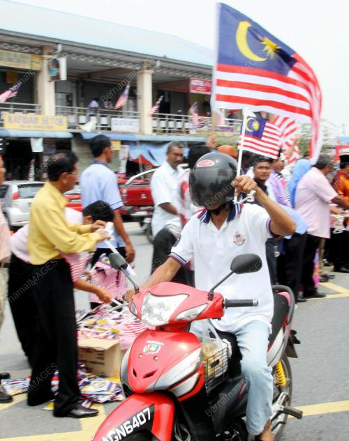 KD06_27082013_JAMIL_BENDERA