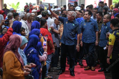DATUK SERI MAHDZIR KHALID