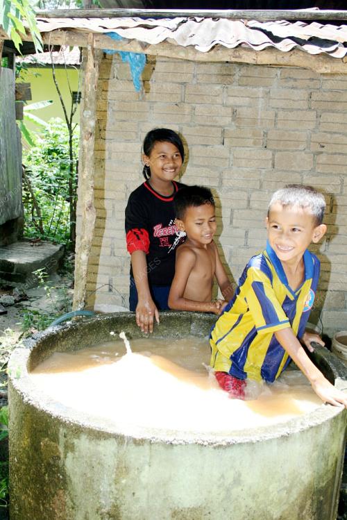 MANDI AIR TIDAK JERNIH