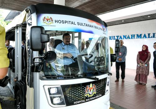 DATUK SERI AMIR HAMZAH AZIZAN