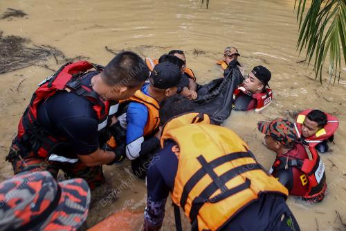 DUA BERANAK HANYUT