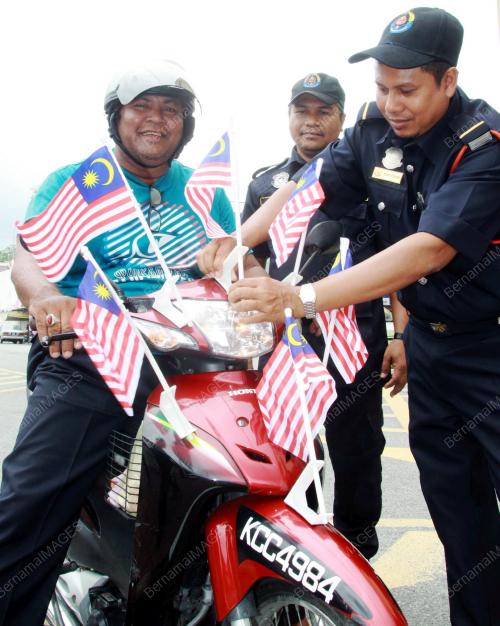 KD06_29082013_MBAS_BENDERA