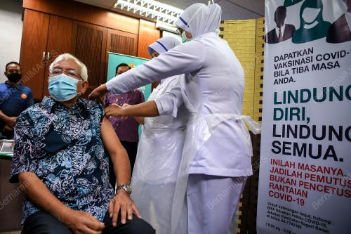 DATUK SERI MAHDZIR KHALID