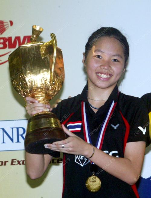 JUARA WANITA BADMINTON
