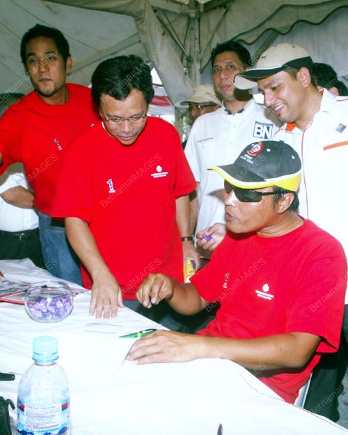MOHD SHAFIE APDAL